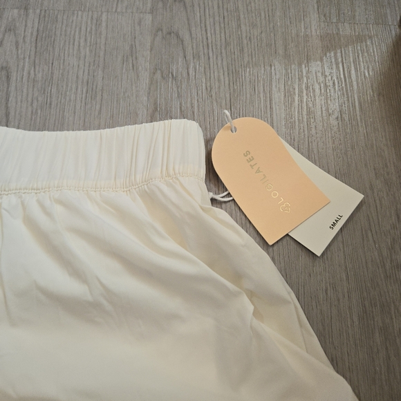 NWT Blogilates Cream Ruffle Short, SIZE S - Picture 6 of 12